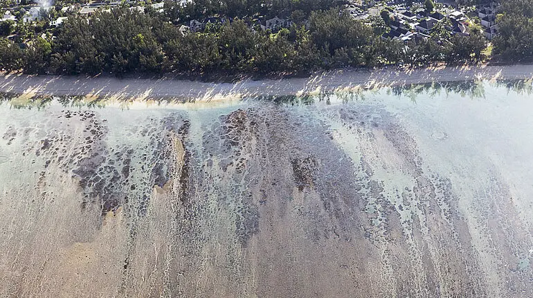 Flug über die Lagune von La Réunion