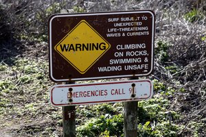 Warnung vor x Gefahren an der kalifornischen Steilküste