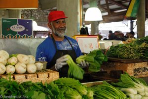 Gemüseverkäufer auf dem Markt von Port Louis