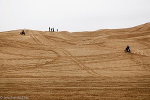 Motorräder auf den Dünen der Yumawüste