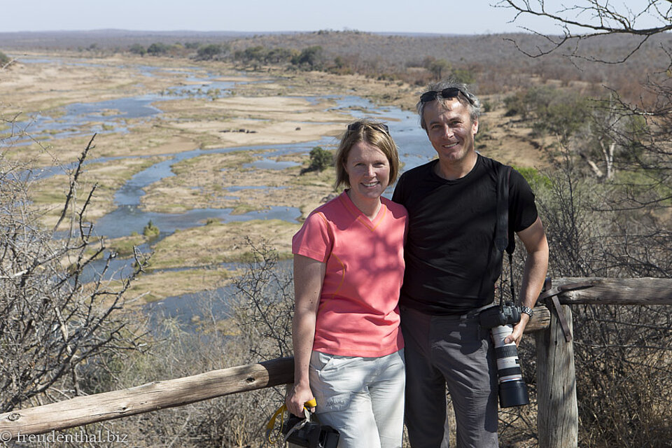 Annette und Lars auf einer Terrasse oberhalb des Olifant Rivers