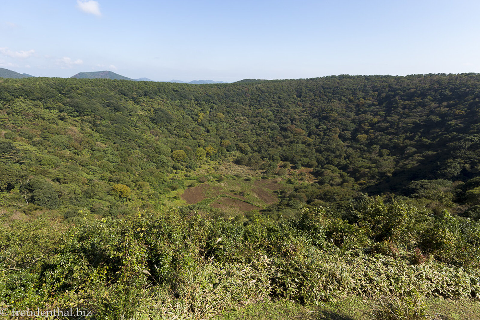 Blick in den Sangumburi Krater auf der Insel Jeju Südkoreas