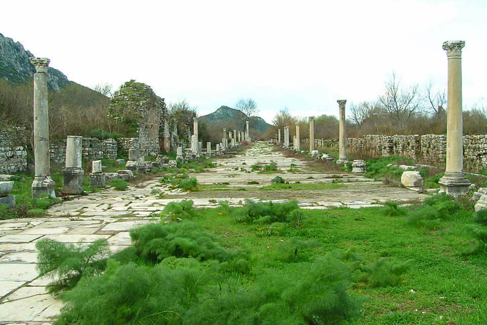 antike Hafenstrasse bei Ephesos in der Türkei