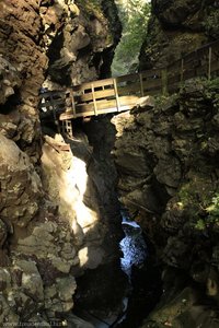 Brücke und Felsen der Gilfenklamm