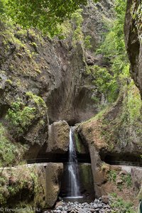 Höhlengang bei der Levada Nova