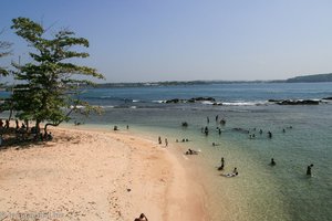 Badetag am Strand unterhalb der Festung von Galle