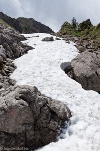 Schneereste unterhalb der Kanzelwand