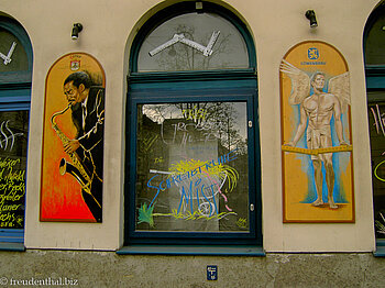 Dekorative Fenster vom Restaurant Centimeter