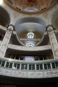 Gänge und Balkone der Dresdner Frauenkirche