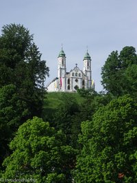 die Kalvarienbergkirche von der Isar aus
