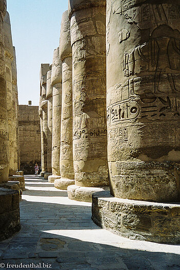 Säulen des Tempels in Luxor am Nil, Ägypten 