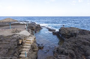 Das Naturschwimmbecken Charco Azul vor dem Winter