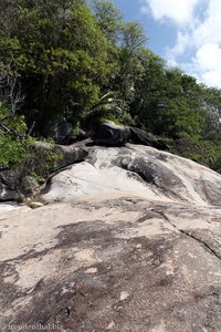 Felsen auf der Ostseite der Insel