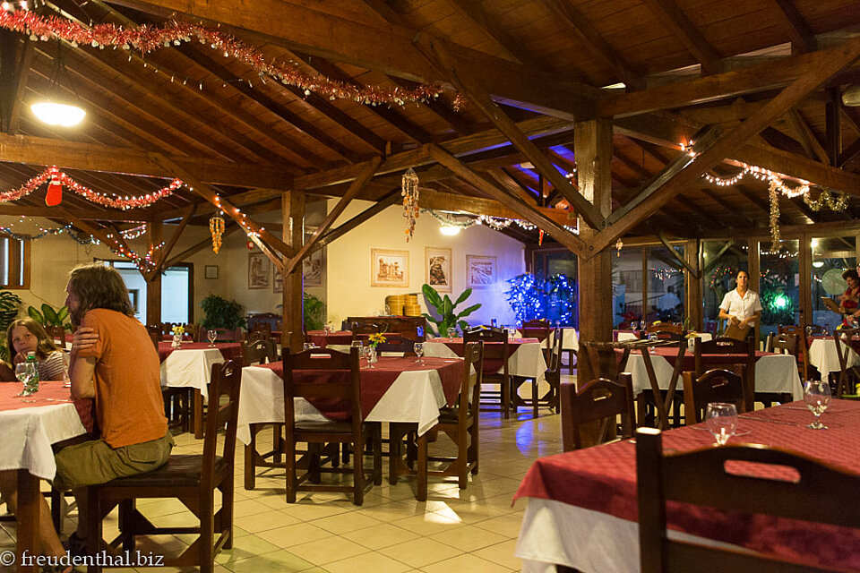 Gästebereich im Restaurant El Covadonga bei Cienfuegos, Kuba