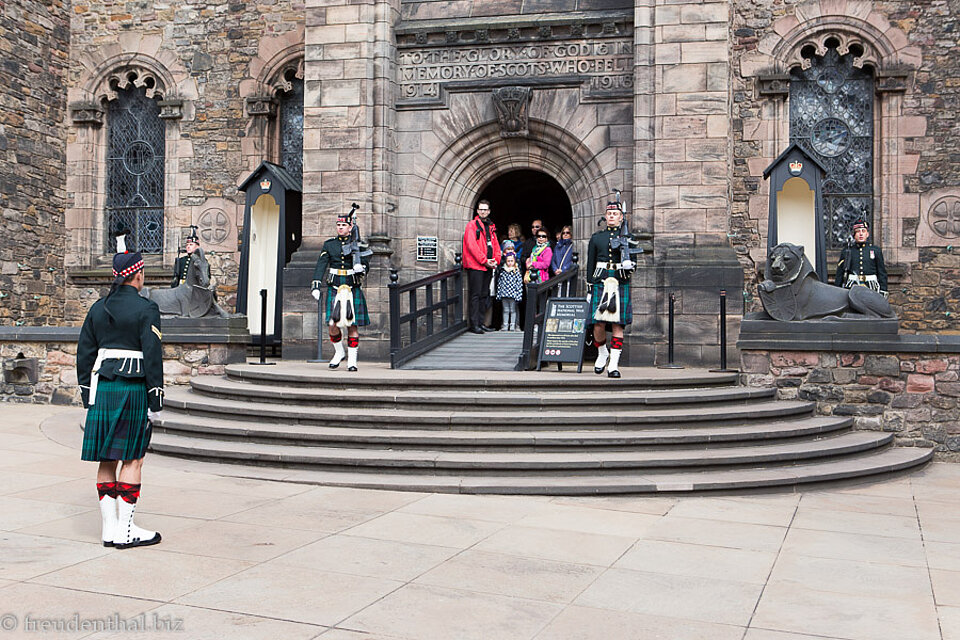 Zeremonie der Wachablösung im Edinburgh Castle