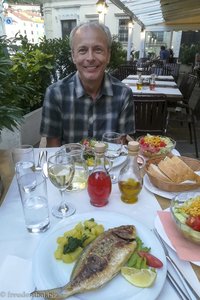 Lars beim Abendessen in Piran