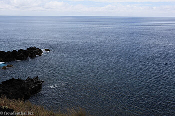 Blick von Manhenha aufs offene Meer vor Pico