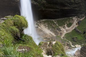 Ein Wasserfall rauscht an uns vorbei...