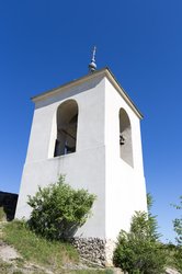 Glockentürmchen beim Eingang zum Höhlenkloster von Orheiul Vechi in Moldawien