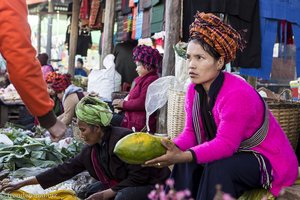 Verkäuferin beim Fünf-Tage-Markt vom Inle-See