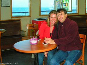 Lars und Anne im Fährcafé auf den Dardanellen.