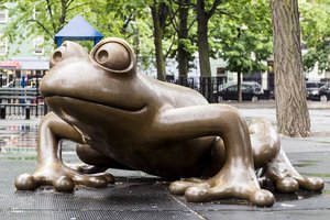 Frosch-Skulptur in der Lower East Side