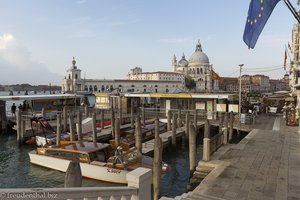 San Marco Vallaresso - Wasserbusstation mitten in Venedig