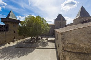 Blick in den Burghof des Château Comtal