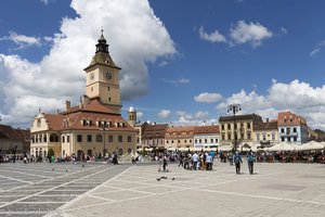 Noch ein Blick auf den Rathausplatz von Brasov
