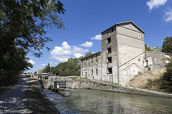 die Schleuse von Trébes am Canal du Midi