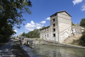 die Schleuse von Trébes am Canal du Midi