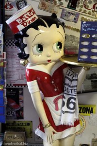 Betty Boop bei Angel Delgadillo's Barber