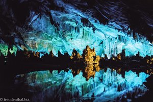Ein See in der Schilfrohrflötenhöhle von Guilin