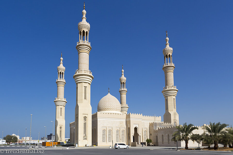 Die Sheikh Zayed Moschee von Ras al Khaimah der Vereinigte Emirate