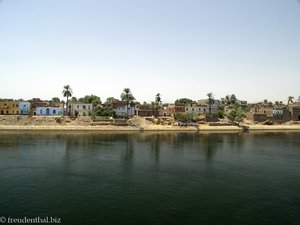 ägyptisches Dorf am Nilufer