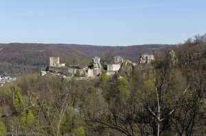 Blick vom Ödenturm zur Burgruine Helfenstein