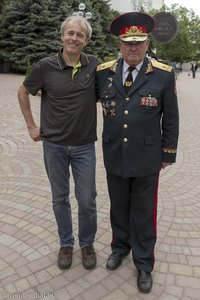 Mann in stolzer Uniform in Balti - Moldawien
