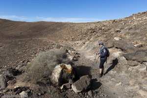 Abstieg in den Krater der Montaña Roja