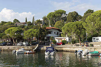 Am Hafen von Duino Aurisina