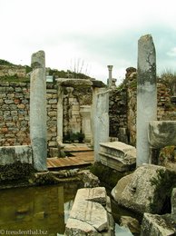Beim Hadrian-Tempel von Ephesos