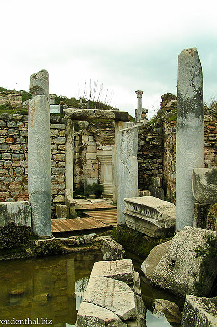 Beim Hadrian-Tempel von Ephesos