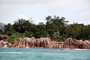 Granitfelsen zwischen der Anse José und der Baie Laraie