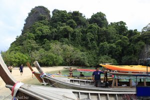 Boote am Strand vom Ko Phak Bia