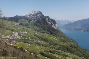 Aussicht von Durschlegi über Amden und den Walensee