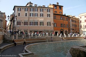 Blick vom Fontana di Trevi zu den nachmittags übervollen Rängen