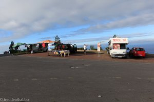 Parkplatz und Imbisswagen beim Vista do Rei