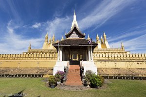 Eingang zum Pha That Luang in Vientiane