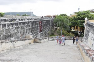 Rampe auf die Stadtmauer bei den Las Bóvedas von Cartagena.