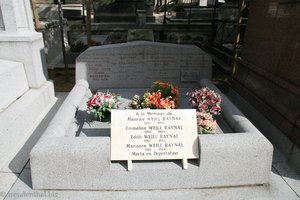 typisches Grabmal auf dem Friedhof von Montmartre