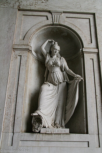 steinerne Schönheit im Palácio Nacional  da Ajuda